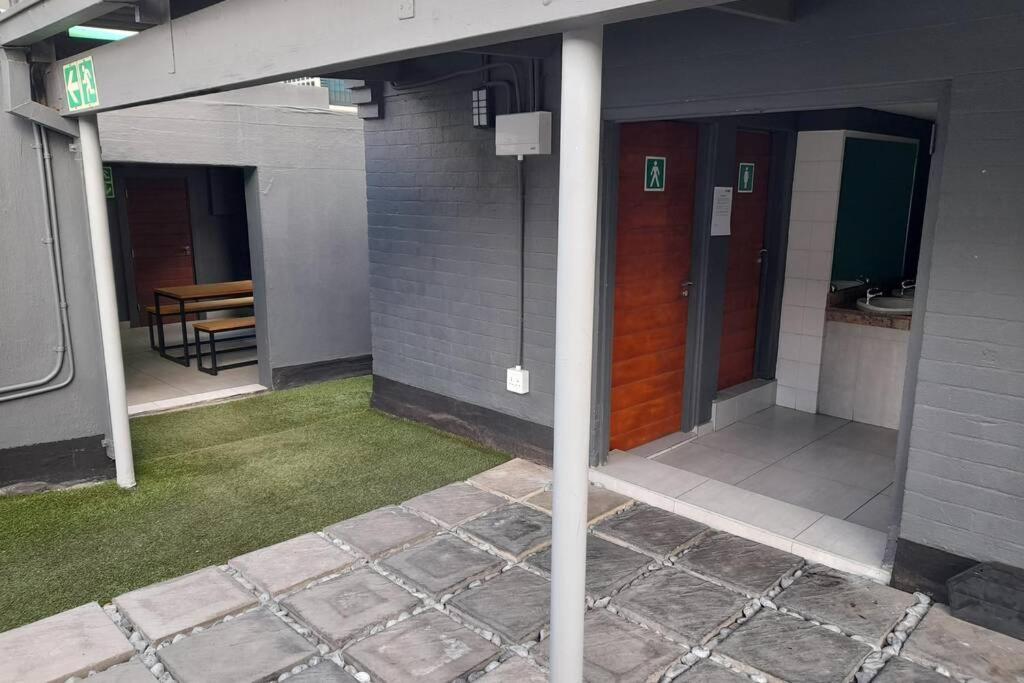 Luxury Studio 5Min Walk To Gandhi Square + Wifi Joanesburgo Exterior foto