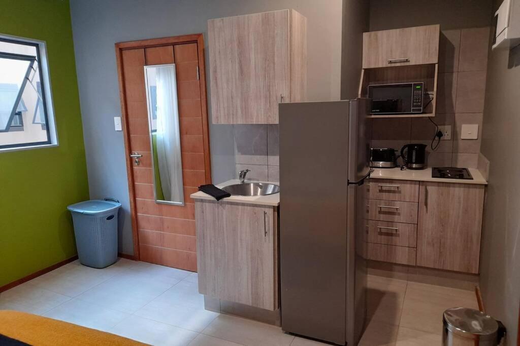 Luxury Studio 5Min Walk To Gandhi Square + Wifi Joanesburgo Exterior foto