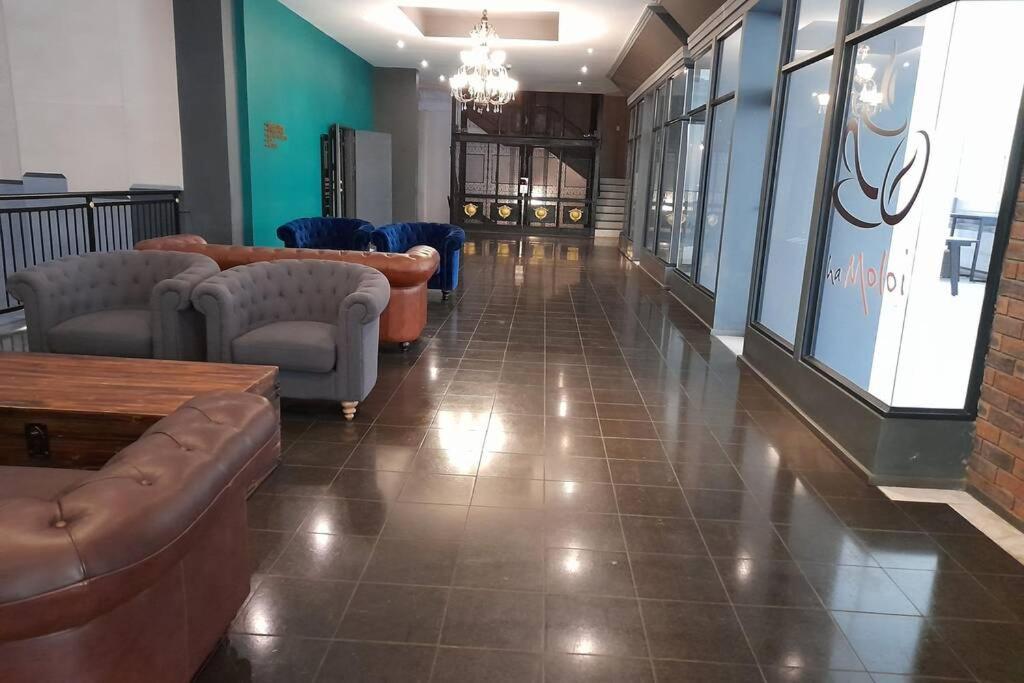 Luxury Studio 5Min Walk To Gandhi Square + Wifi Joanesburgo Exterior foto